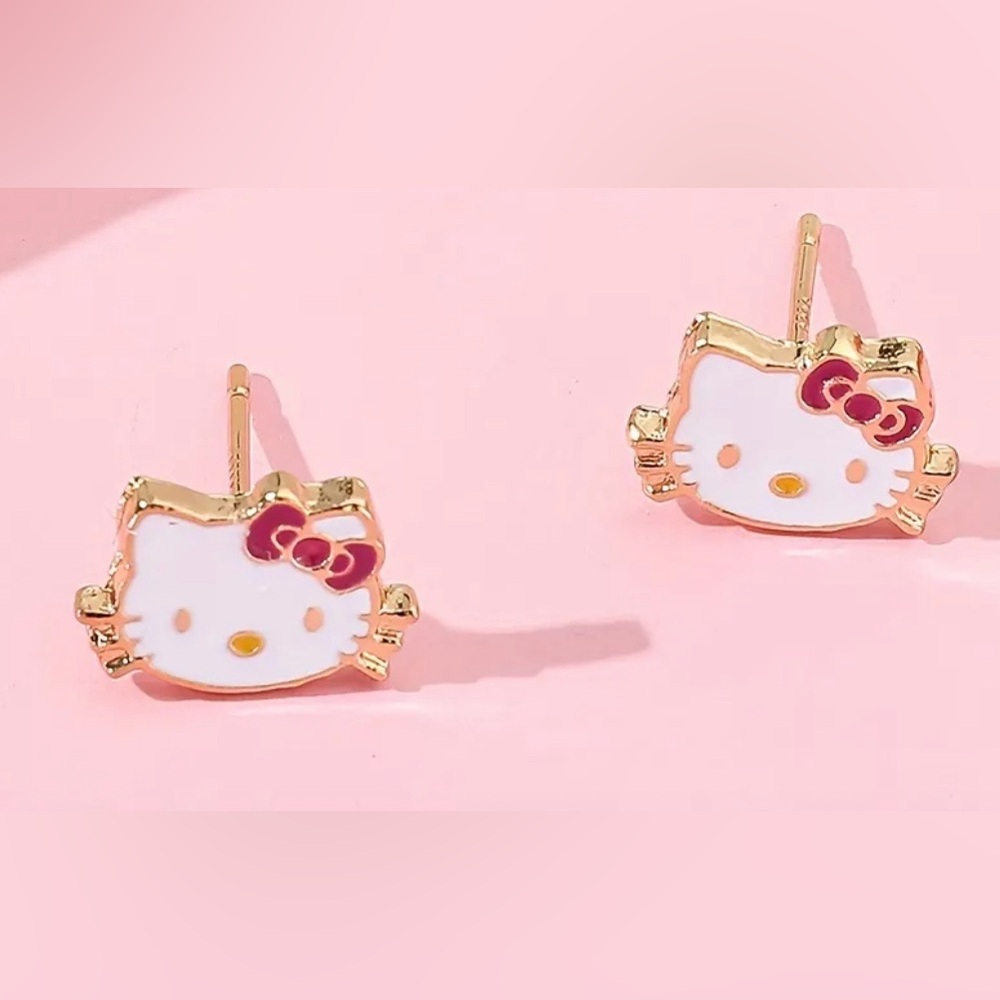 NWT! Hello Kitty Stud Earrings & Bracelet Set